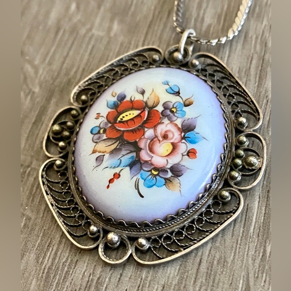 Vintage Monet Floral Pendant Necklace - Picture 2 of 7